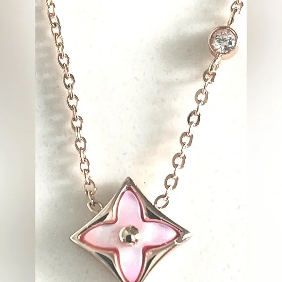 Louis Vuitton Color Blossom BB Mother Of Pearl Diamond Star Pendant in 18K RG - Picture 11 of 16